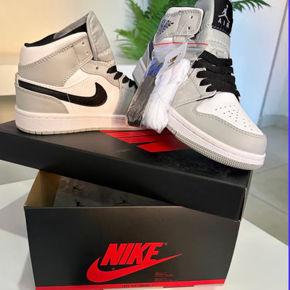 AIR JORDAN 1 MID GS "Light Smoke Grey"